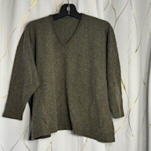 Eskandar Green Scottish Cashmere V-Neck Sweater – One Size